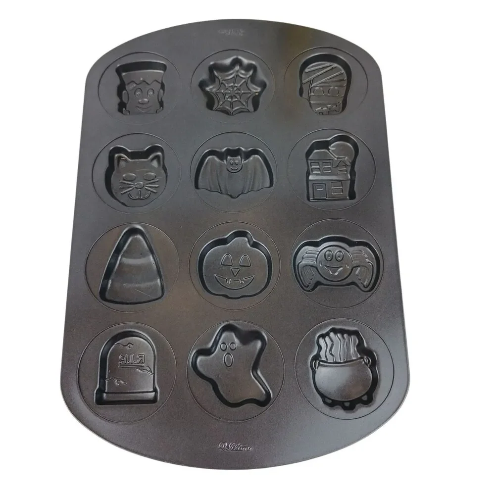 Wilton Halloween Cookie Treat Shapes Pan Mummy Cat Bat Ghost Spider Pumpkin
